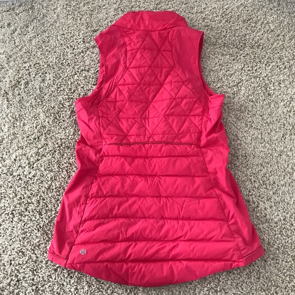 Lululemon Fluffed Up Vest Size 4 - Picture 2 of 7